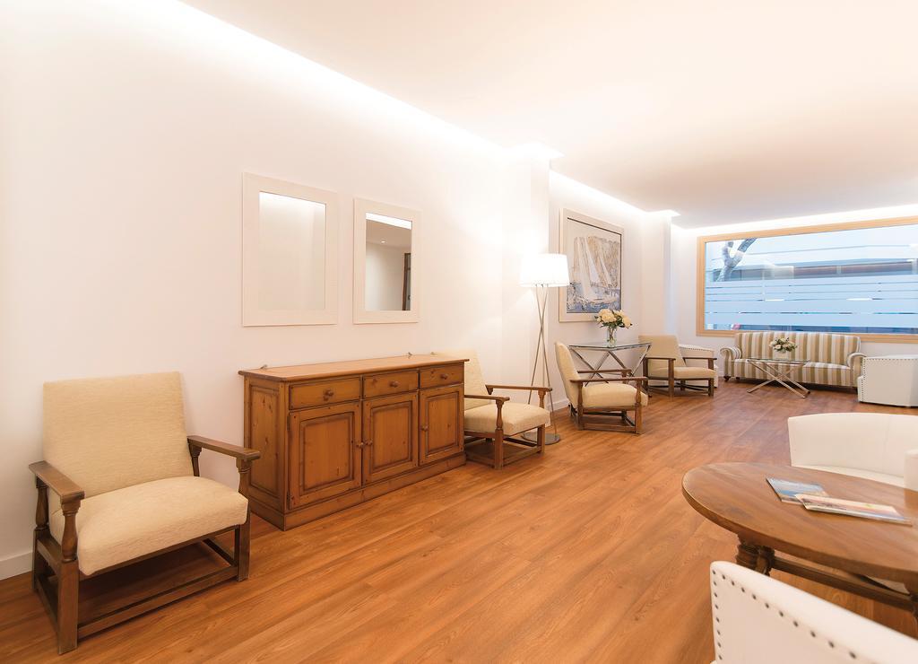 Apartamentos Miramar Port de Pollença Exteriör bild