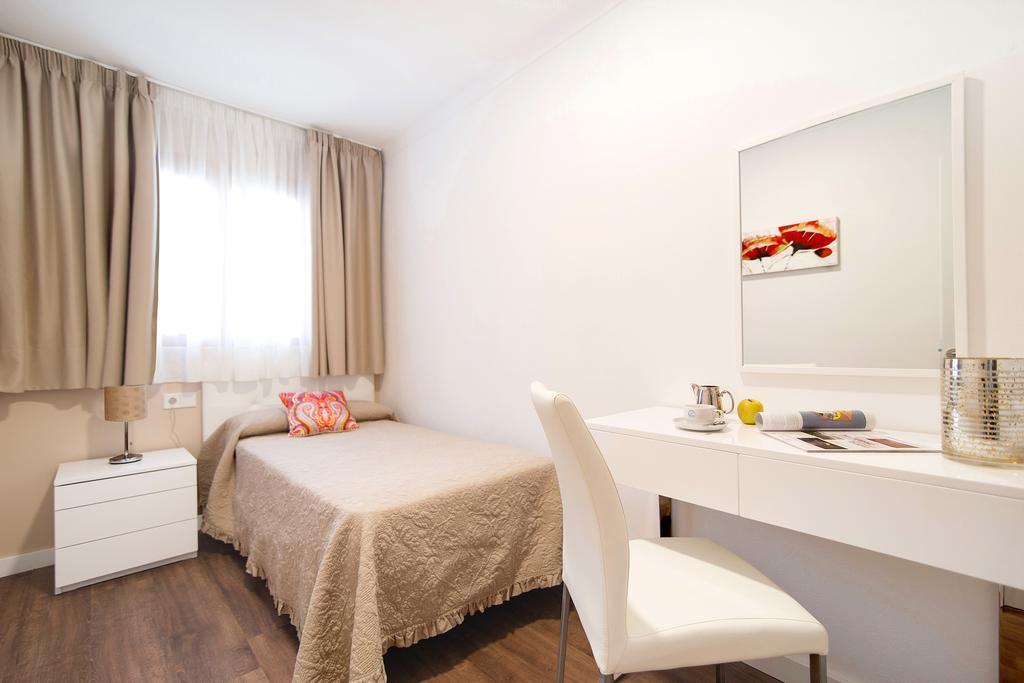 Apartamentos Miramar Port de Pollença Exteriör bild
